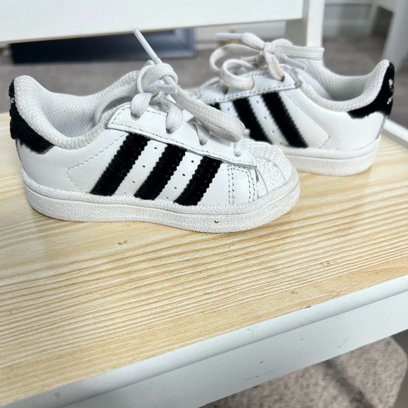 Shell Toe toddler adidas - Picture 7 of 7